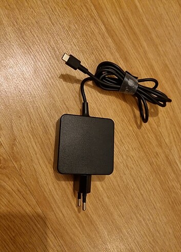 65 watt laptop adaptörü sıfırdır 