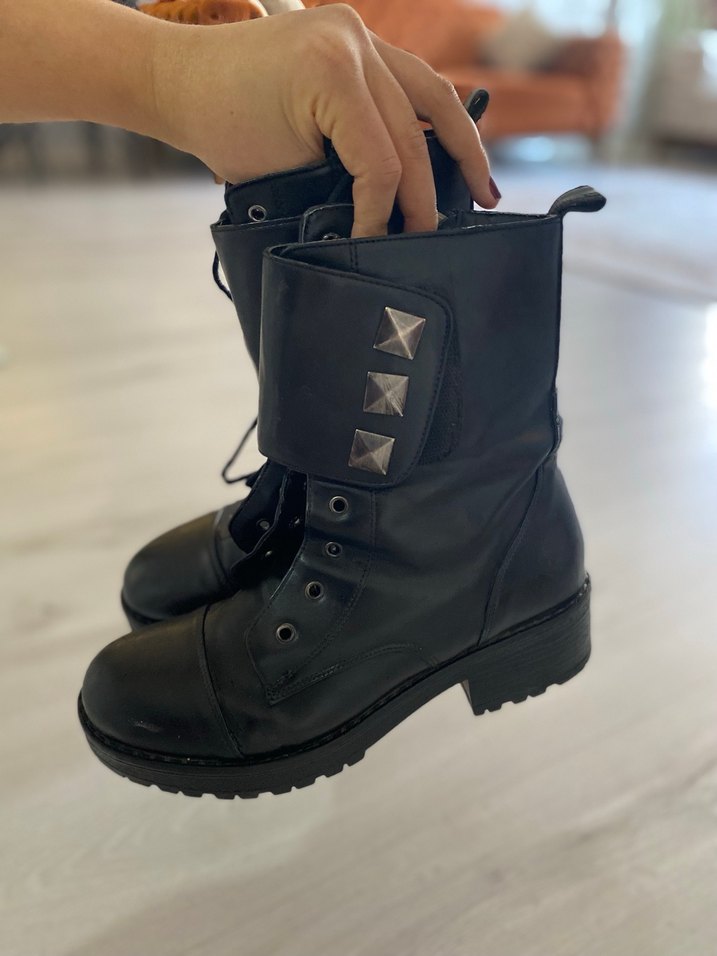 Tokalı Siyah Deri Punk Kadın Bot - Görsel 2