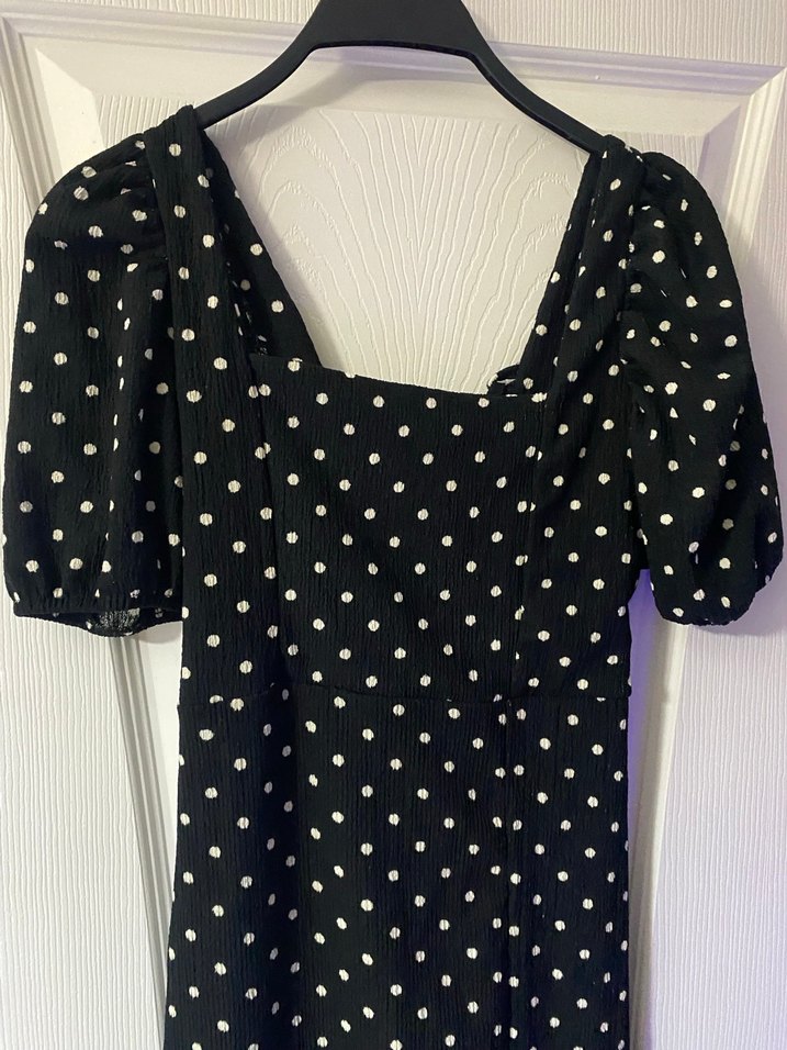 Düğmeli Siyah Puantiyeli Uzun Elbise - Görsel 2