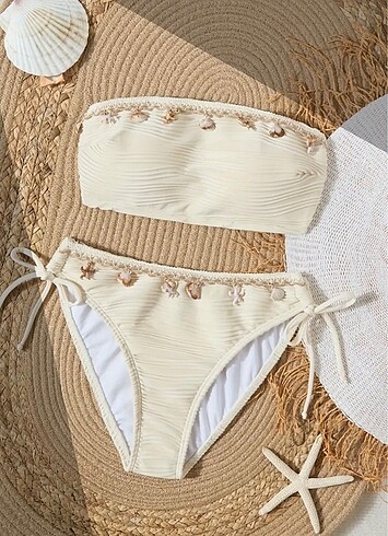 Aksesuarlı bikini takımı