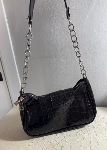 Zara Tokalı Siyah Yılan Desenli Deri Kadın Çanta