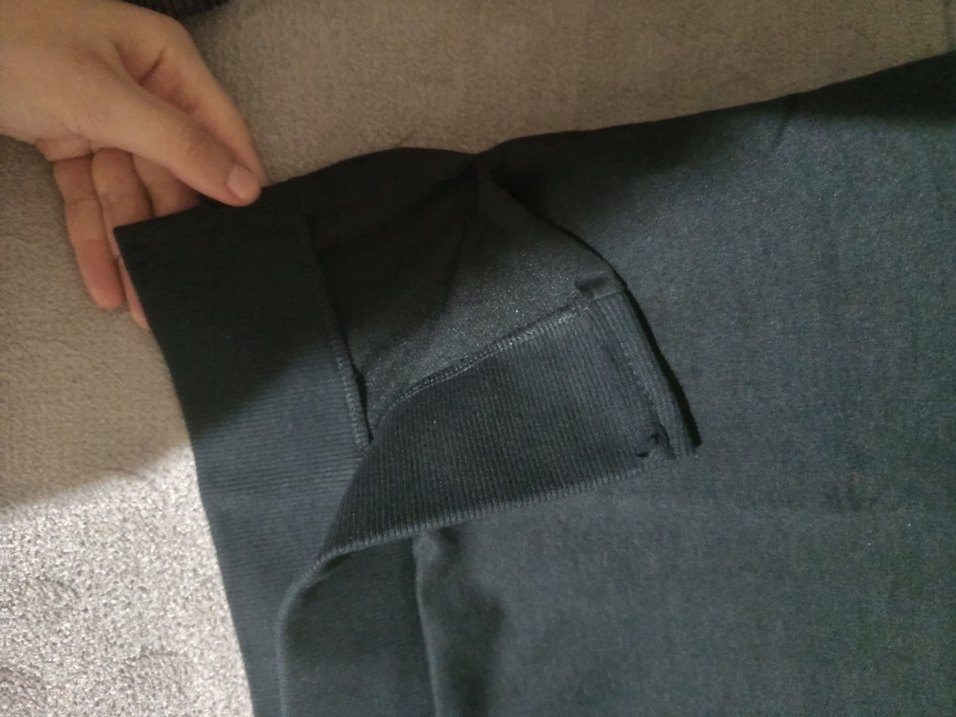 Siyah Pamuklu Kadın Tişört Kırmızı Kalp Detay - Görsel 3