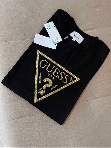 guess tshirt