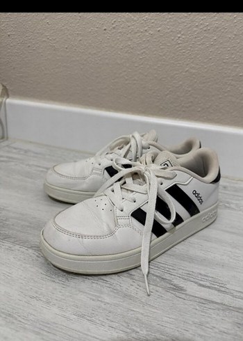 Adidas Adidas Beyaz Siyah Çizgili Bağcıklı Spor Ayakkabı