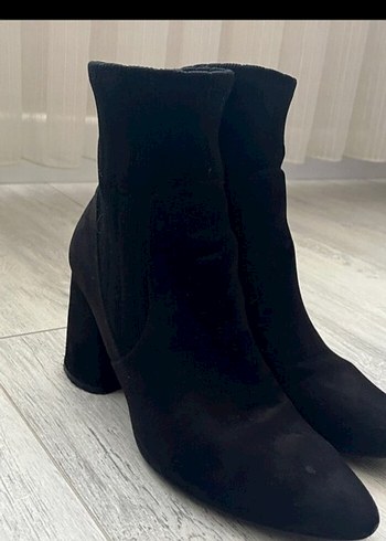 Stradivarius Siyah Süet Topuklu Kadın Bot