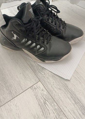 39 Beden Siyah Baskılı Bağcıklı Basketbol Ayakkabısı