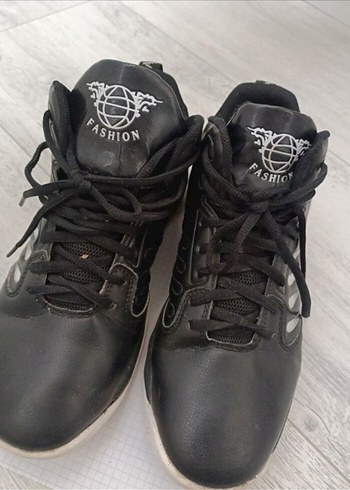 Adidas Siyah Baskılı Bağcıklı Basketbol Ayakkabısı