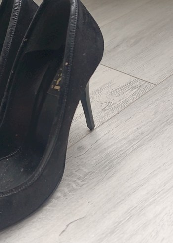 38 Beden Siyah Yılan Desenli Süet Fiyonklu Stiletto