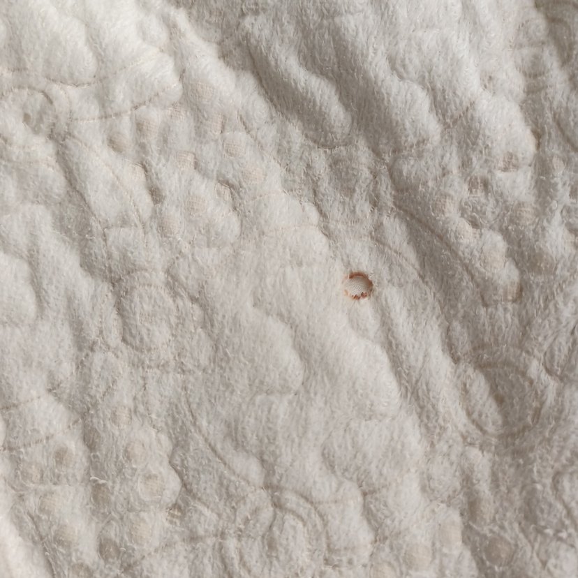 Gri tonlarında beyaz sade yatak örtüsü - Görsel 5