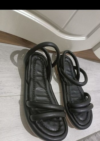 Zara Kadın Siyah Minimalist Topuklu Sandalet