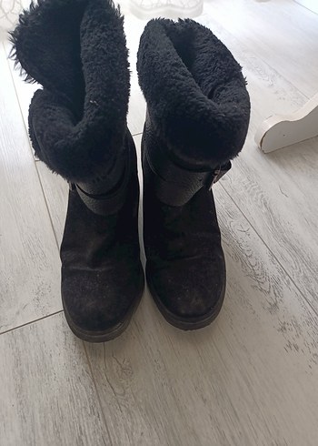 38 Beden Siyah Süet Kürklü Kadın Dolgu Topuk Bot