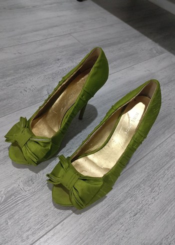 Nine West Yeşil Saten Pilili Stiletto Kadın Ayakkabı