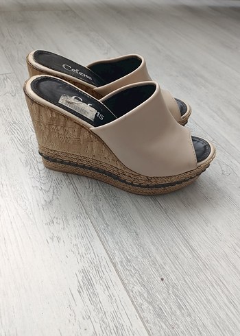 Bej Kadın Dolgu Topuklu Terlik