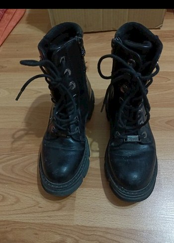 36 Beden Siyah Bağcıklı Goth Tarzı Kadın Bot