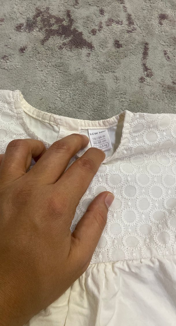 Kız Çocuk Beyaz Nakışlı Fırfırlı gömlek - Görsel 2