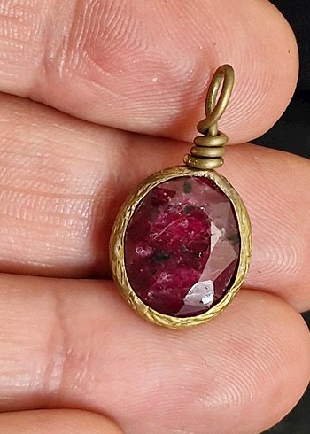 Beden Doğal yakut taşlı vintage kolye