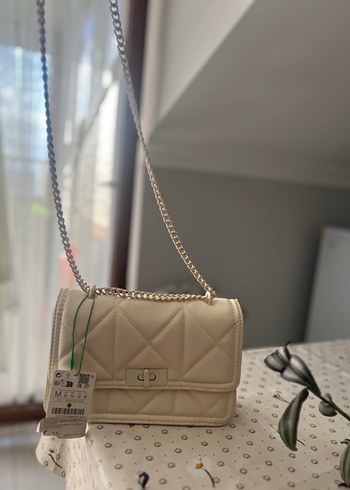 Stradivarius Zincir Detaylı Beyaz Deri Kadın Çanta