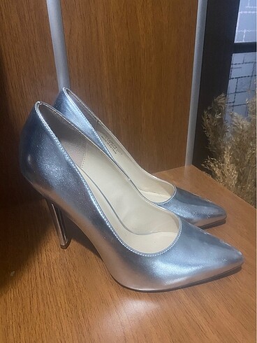 Gri stiletto