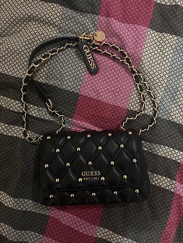 Guess Charmlı çanta