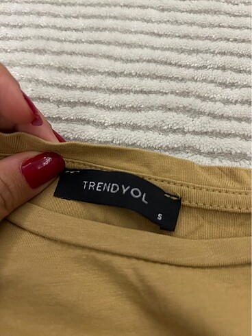 s Beden TRENDYOLMİLLA BÜZGÜLÜ TİŞÖRT