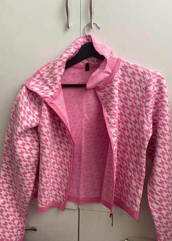 Pembe crop yaka detaylı triko hırka