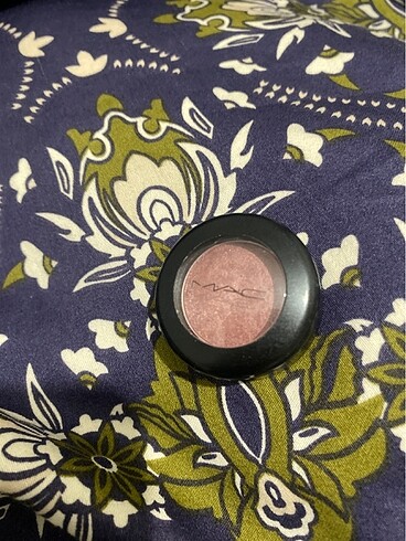 Eye shadow