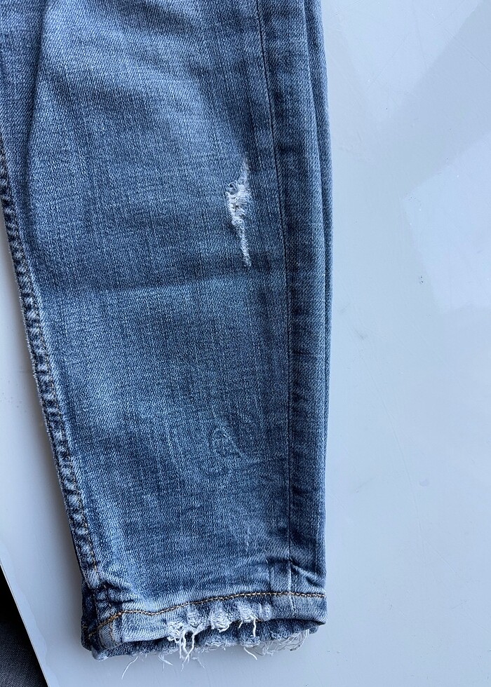 Zara yırtık jeans - Görsel 3
