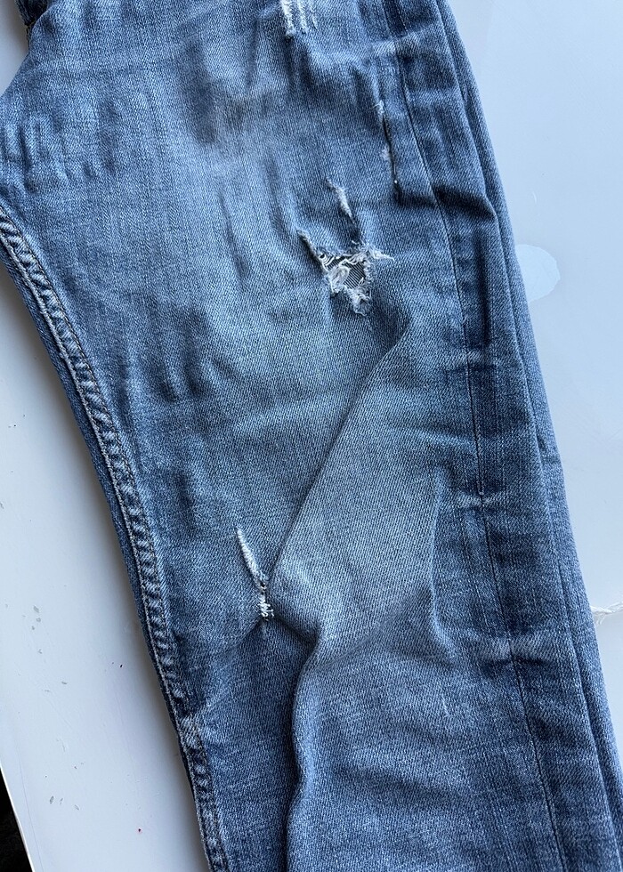 Zara yırtık jeans - Görsel 4