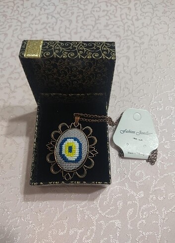 Etamin işlemeli kolye 