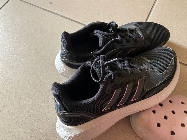 Adidas koşu ayakkabısı