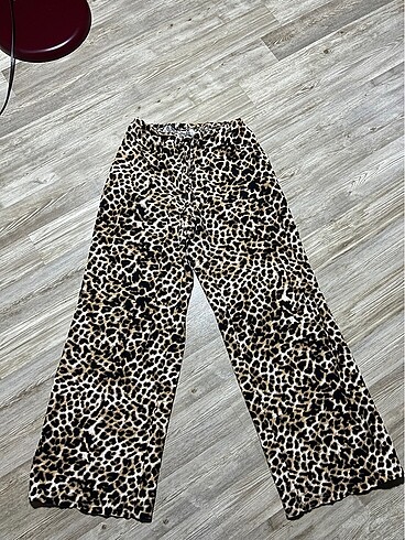Stradivarius Leopar Alt