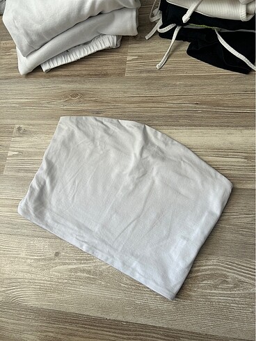 Stradivarius Beyaz Straplez Crop