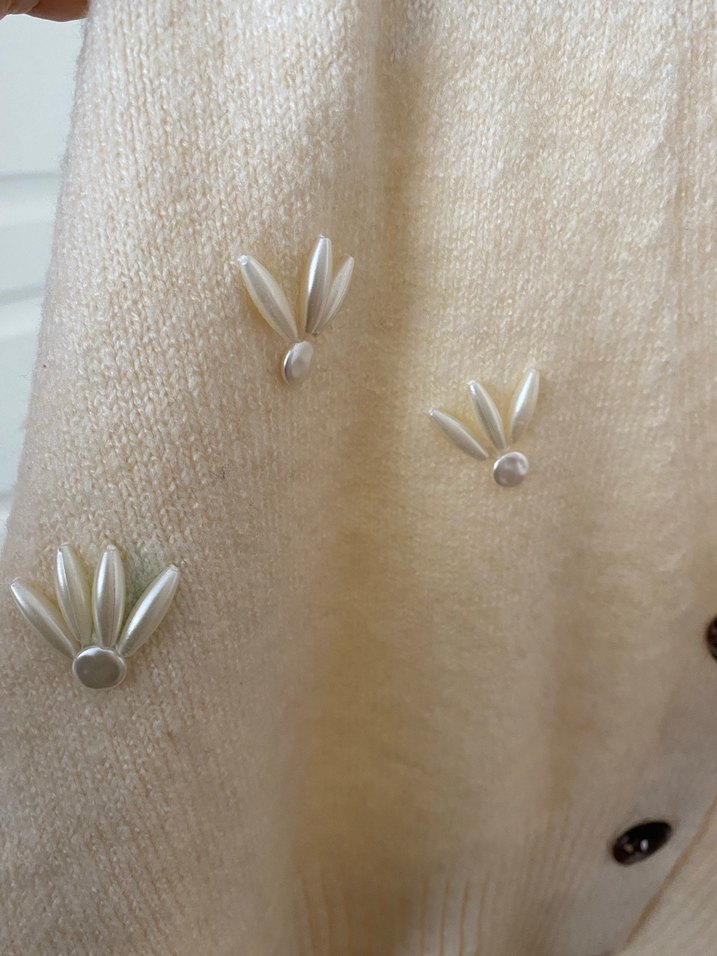 Beyaz İşlemeli Düğmeli Kadın Hırka - Görsel 2