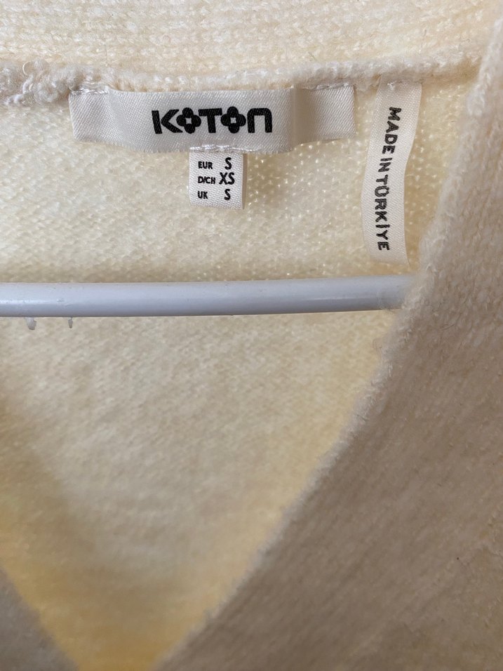 Beyaz İşlemeli Düğmeli Kadın Hırka - Görsel 4