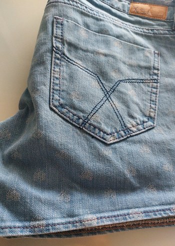 Düğmeli Mavi Batik Desenli Mini Denim Şort - Görsel 6