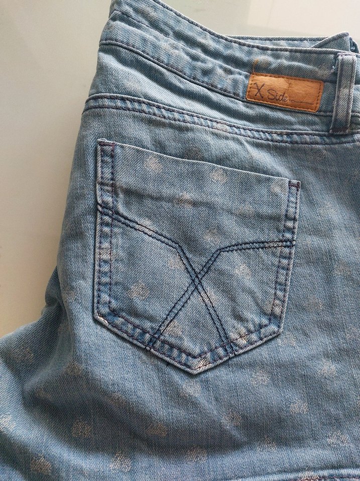 Düğmeli Mavi Batik Desenli Mini Denim Şort - Görsel 2