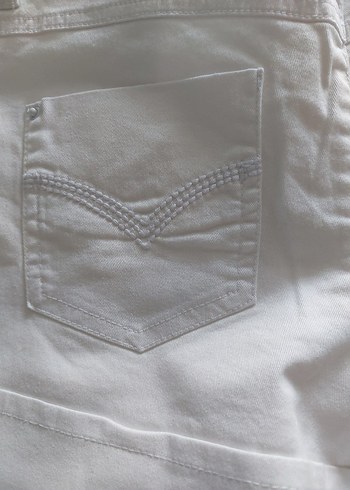 Düğmeli Beyaz Mini Kadın Şort - Görsel 5