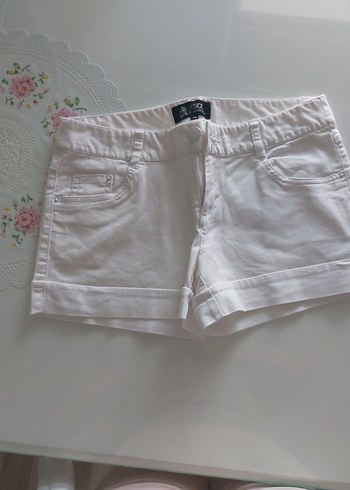 Düğmeli Beyaz Mini Kadın Şort - Görsel 6