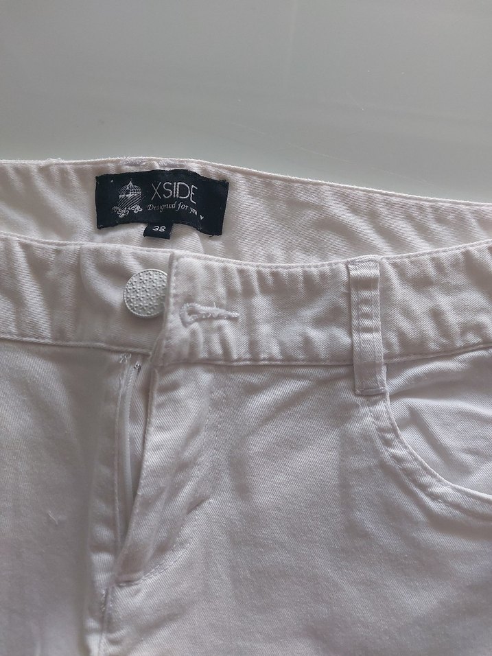 Düğmeli Beyaz Mini Kadın Şort - Görsel 2