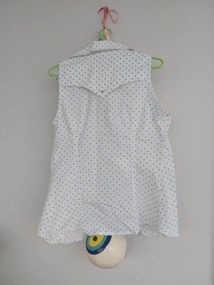 Puantiye Desenli Kolsuz Gömlek - Görsel 4