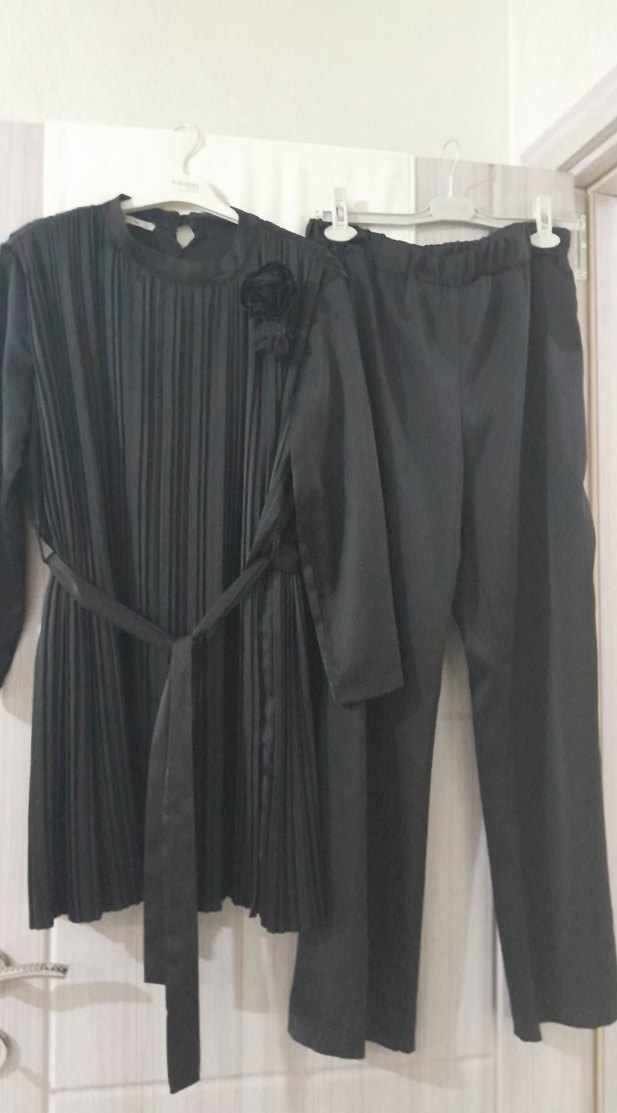 Kadın Siyah Pilili Uzun Takım - Görsel 3