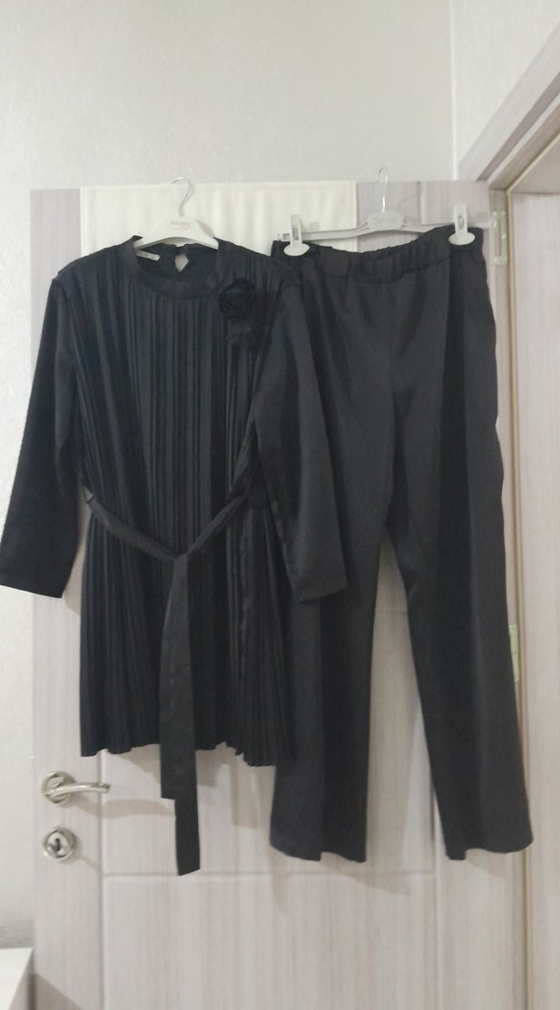 Kadın Siyah Pilili Uzun Takım - Görsel 2