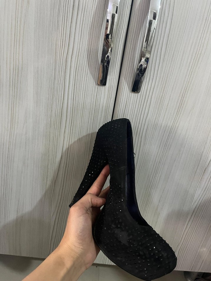 Siyah Payetli Yılan Derisi Desenli Topuklu Ayakkabı - Görsel 2