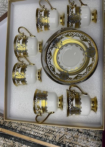 Beyaz ve Altın Detaylı Porselen Fincan Seti - Görsel 2