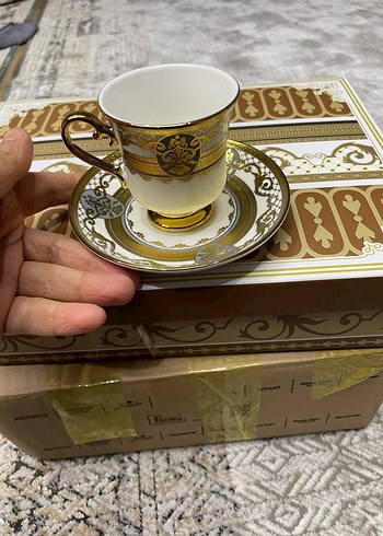 Beyaz ve Altın Detaylı Porselen Fincan Seti - Görsel 4