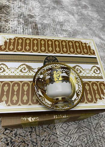 Beyaz ve Altın Detaylı Porselen Fincan Seti - Görsel 3