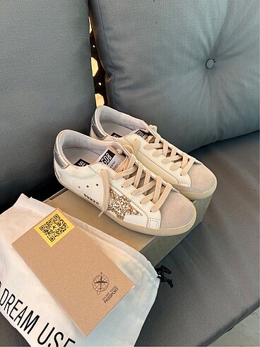 Golden goose sneaker