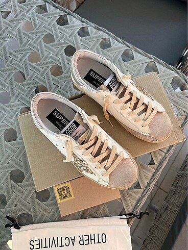 Golden Goose Deluxe Golden goose sneaker