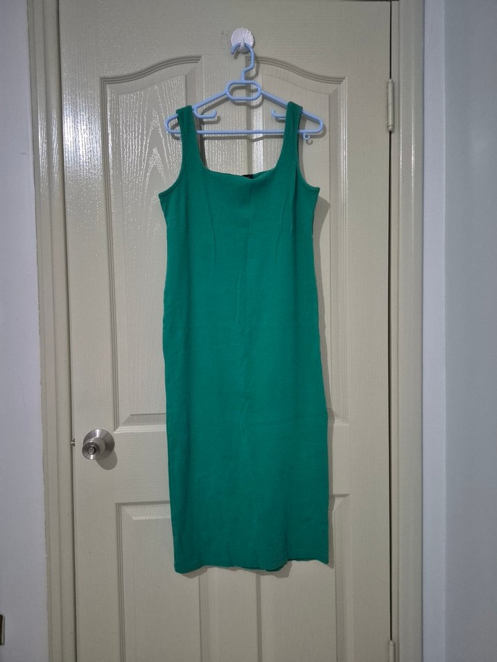 Kolsuz Yeşil Uzun İnce Elbise - Görsel 2