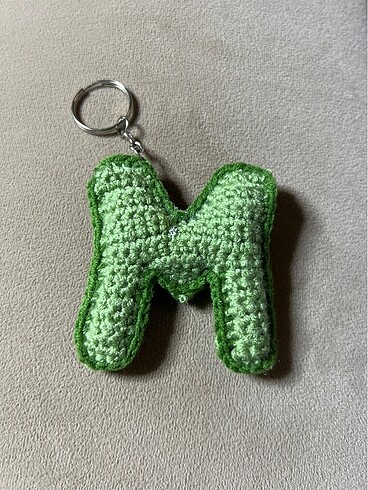 Amigurumi harf anahtarlık
